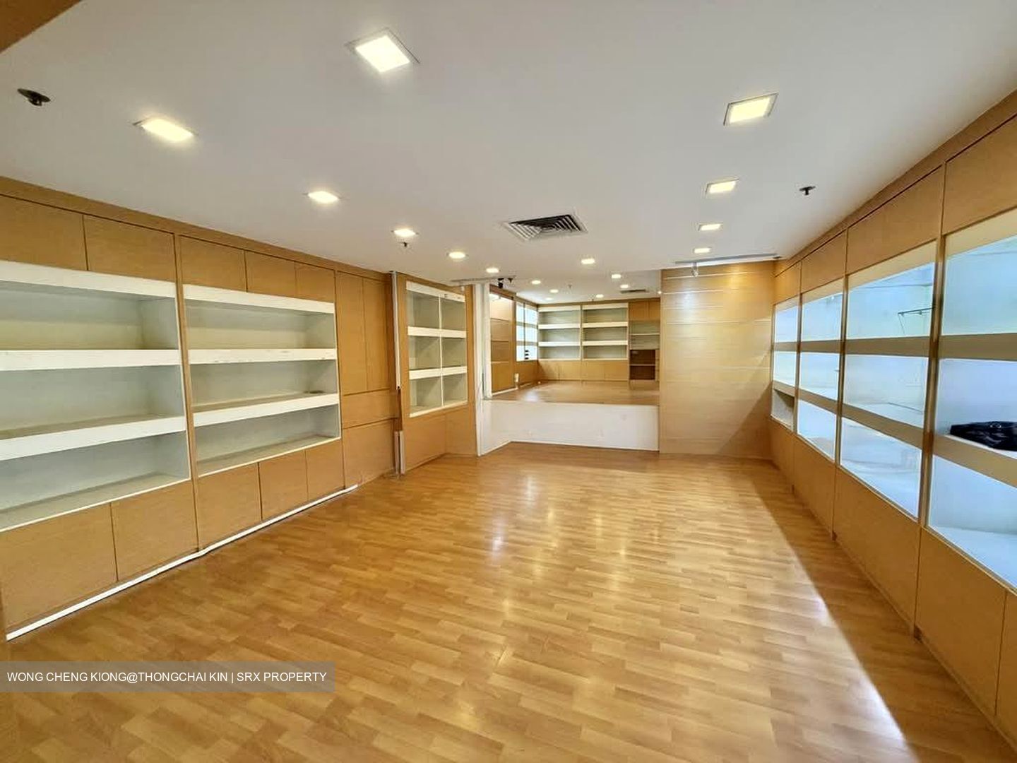 High Street Centre (D6), Retail #569187791